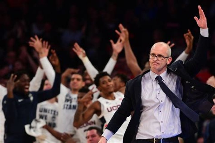 How Bobby Hurley helped his brother Dan Hurley get a win for UConn
