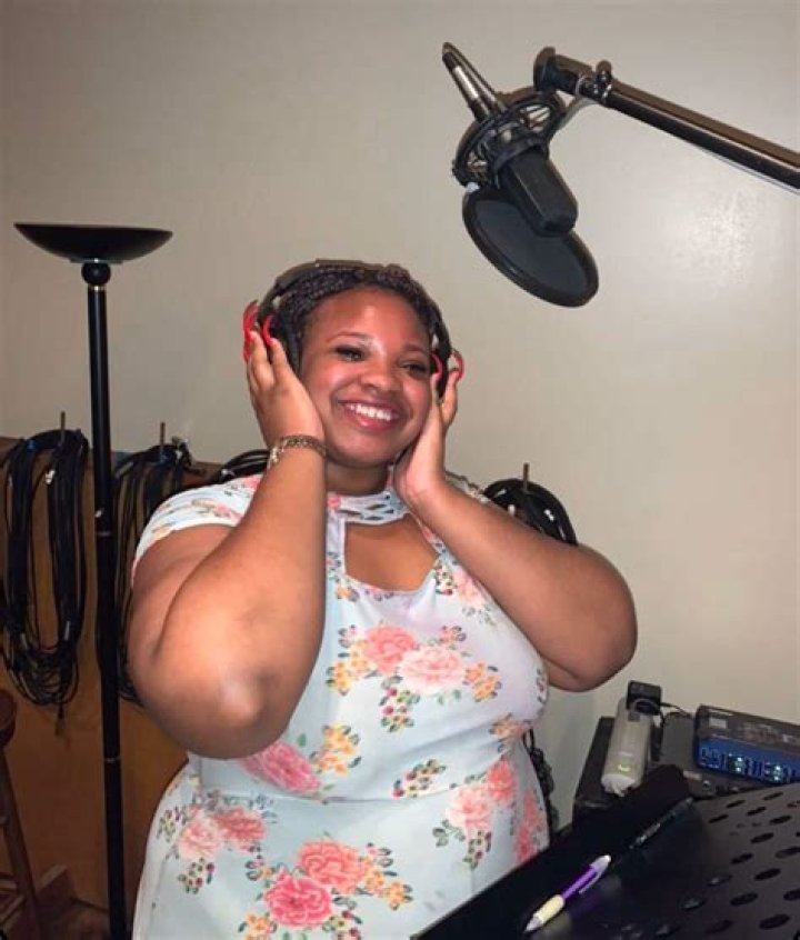 Lovely Peaches - Bio, Age, Net Worth, Height, Single, Nationality, Body Measurement, Career ·